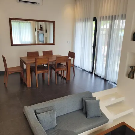 Villa Niang Ando Labuan Bajo Exterior photo
